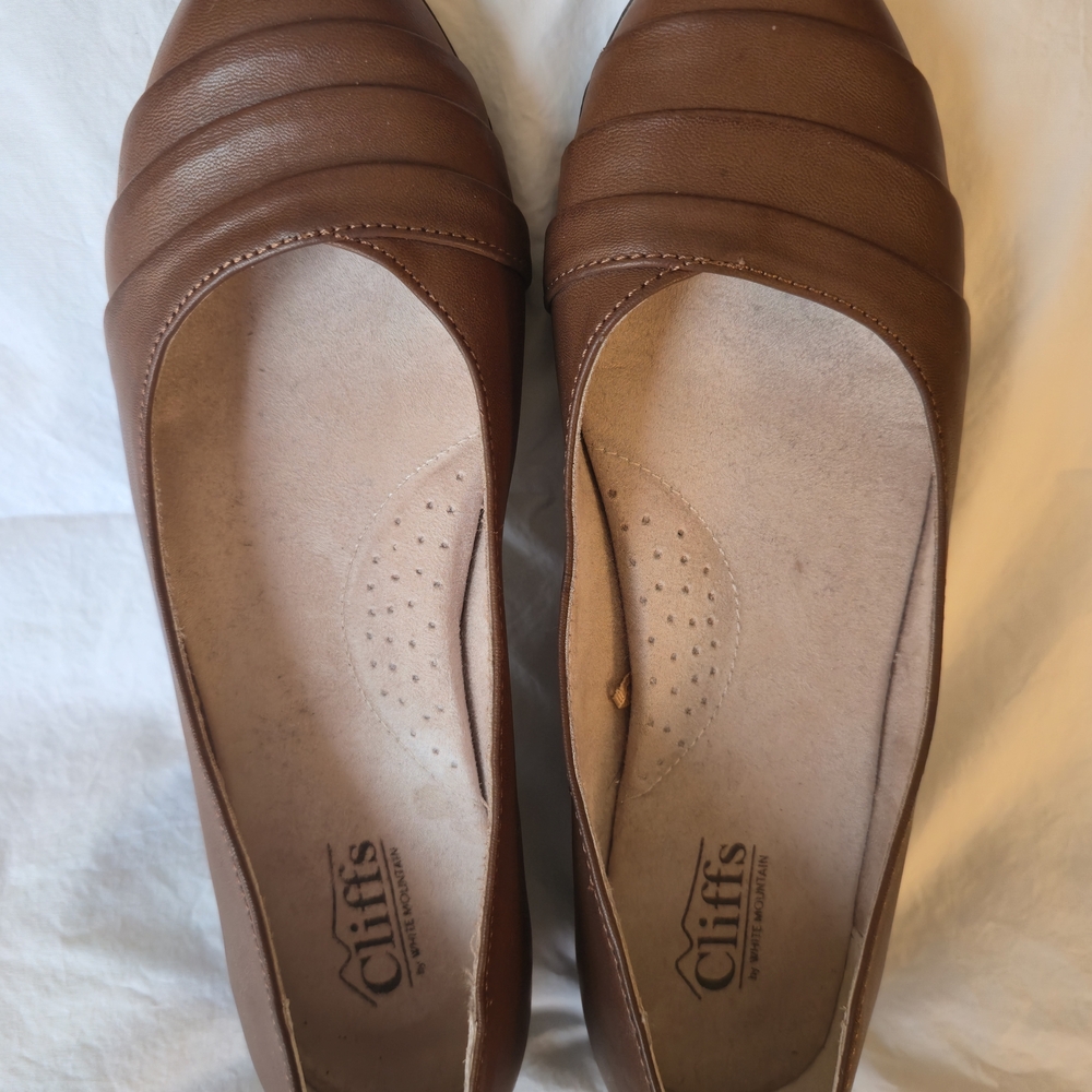 Cliffs by White Mountain Women's Tan Loafers